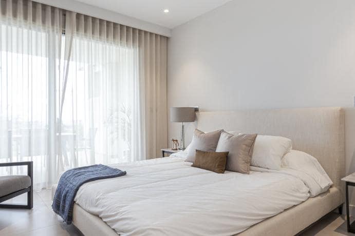 Apartamento de 2 habitaciones en Estepona en venta con piscina garaje - 285.000 € (Ref: 9553824)