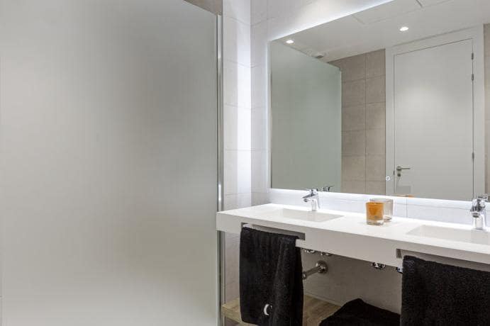 Apartamento de 2 habitaciones en Estepona en venta con piscina garaje - 285.000 € (Ref: 9553824)