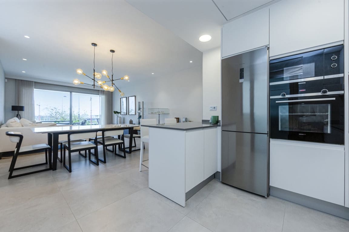 Apartamento de 2 habitaciones en Estepona en venta con piscina garaje - 285.000 € (Ref: 9553824)