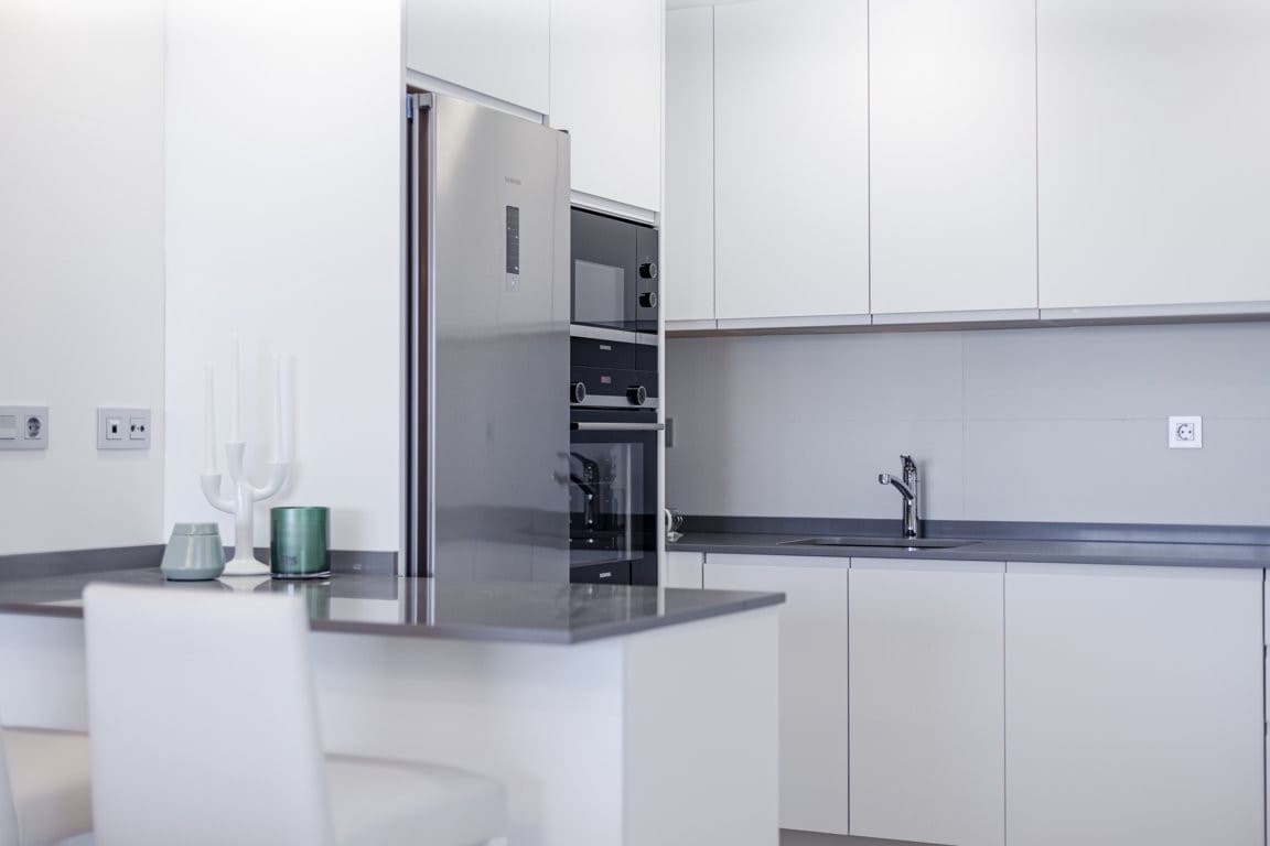 Apartamento de 2 habitaciones en Estepona en venta con piscina garaje - 285.000 € (Ref: 9553824)