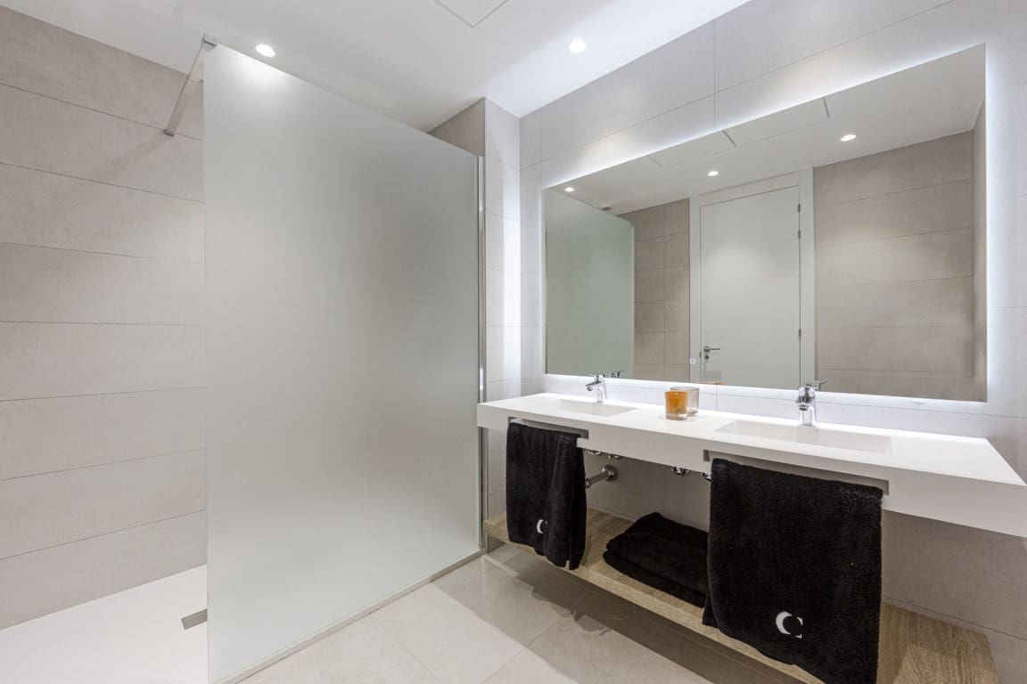 Apartamento de 2 habitaciones en Estepona en venta con piscina garaje - 285.000 € (Ref: 9553824)