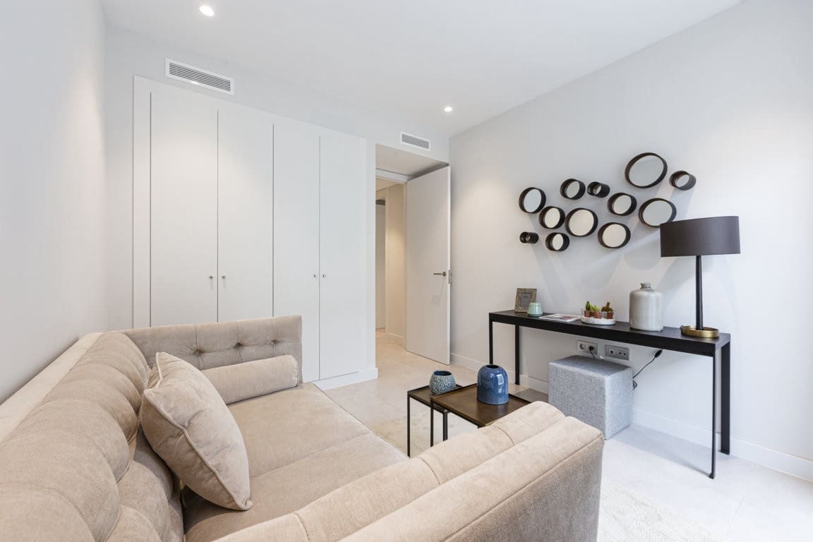 Apartamento de 2 habitaciones en Estepona en venta con piscina garaje - 285.000 € (Ref: 9553824)