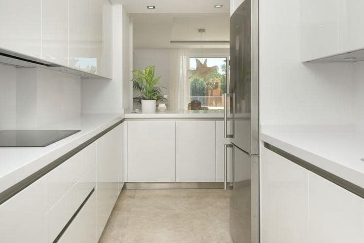 Apartamento de 3 habitaciones en Marbella en venta con piscina garaje - 465.000 € (Ref: 9553825)