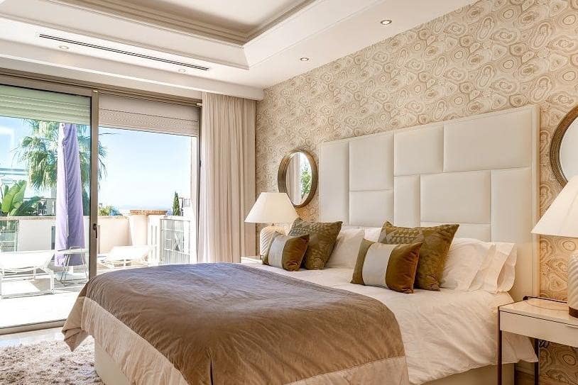 5 bedroom Villa for sale in Marbella with pool - € 1,995,000 (Ref: 9553830)