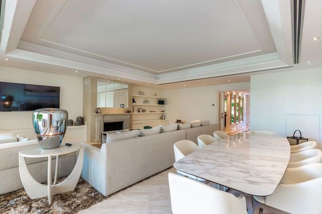 5 bedroom Villa for sale in Marbella with pool - € 1,995,000 (Ref: 9553830)