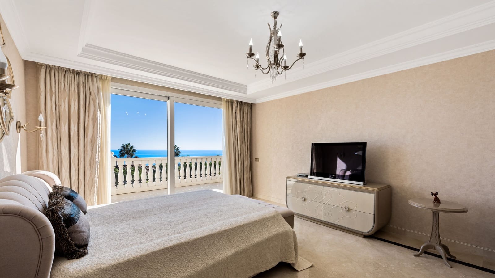 Chalet de 7 habitaciones en Marbella en venta con piscina garaje - 6.700.000 € (Ref: 9553838)