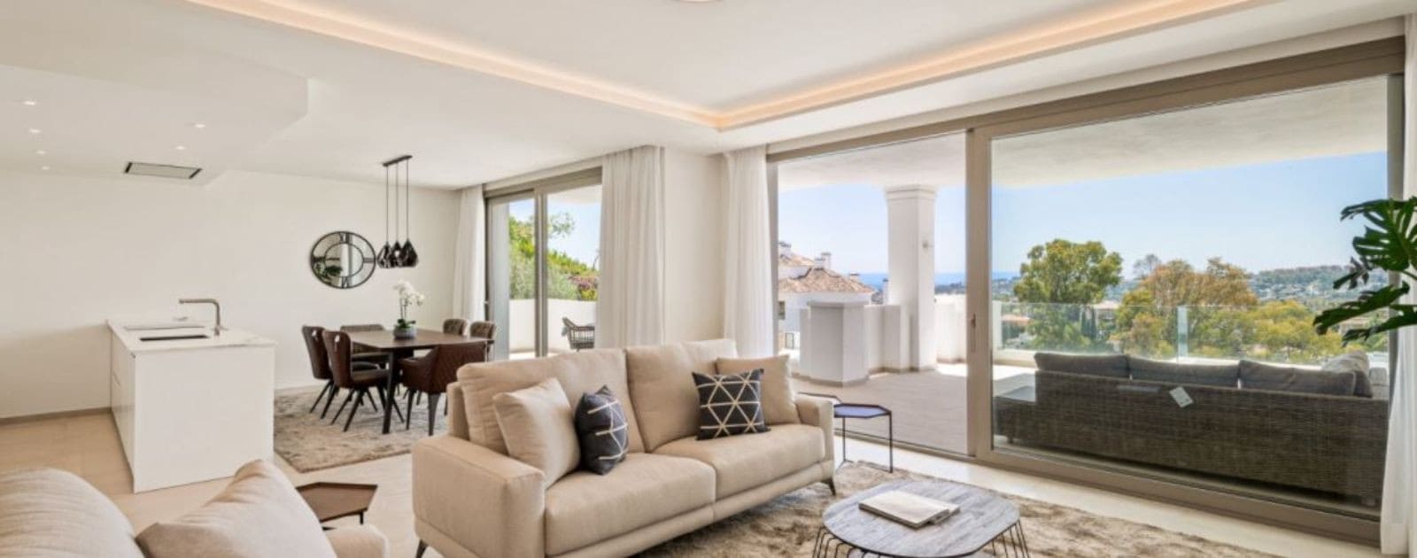 Apartamento de 3 habitaciones en Marbella en venta con piscina garaje - 965.000 € (Ref: 9553855)