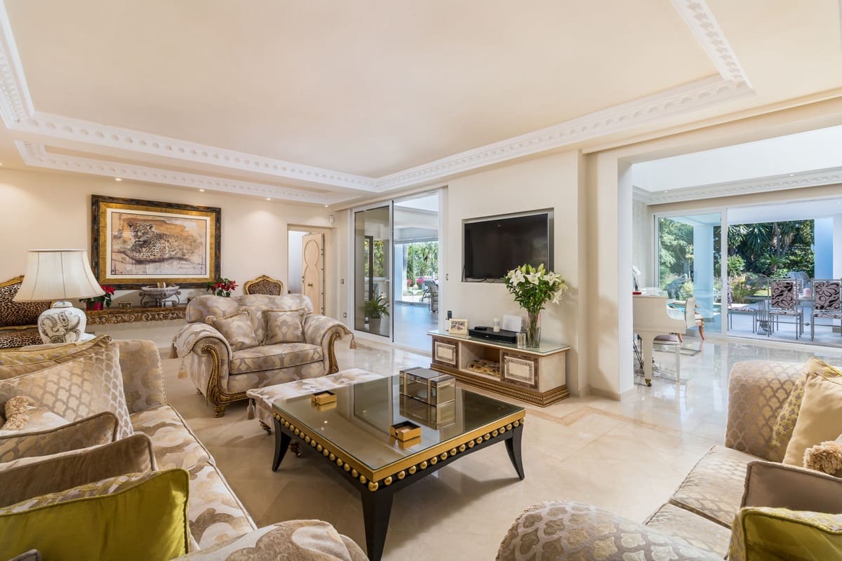 5 slaapkamer Villa te koop in El Paraiso met zwembad garage - € 3.495.000 (Ref: 9553856)