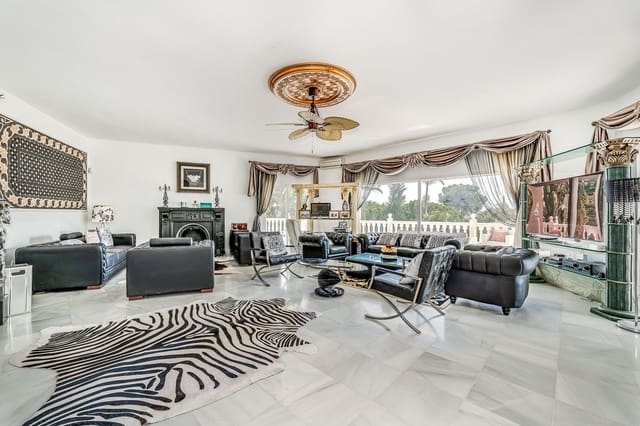 Chalet de 7 habitaciones en Marbella en venta con piscina garaje - 1.990.000 € (Ref: 9553860)