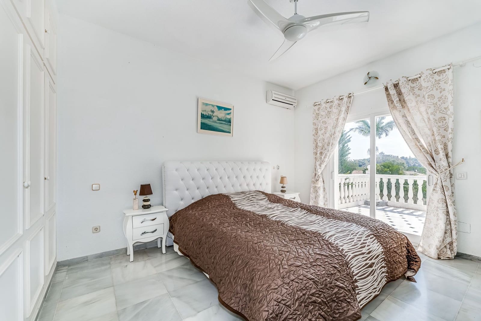 Chalet de 7 habitaciones en Marbella en venta con piscina garaje - 1.990.000 € (Ref: 9553860)