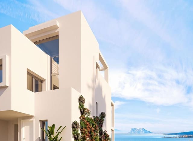 4 bedroom Villa for sale in Estepona with pool garage - € 400,000 (Ref: 9553872)