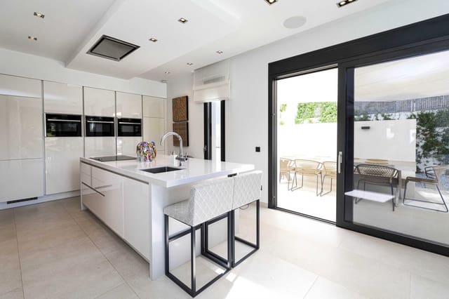 5 Zimmer Villa zu verkaufen in Mijas Costa, Mijas mit Pool Garage - 2.690.000 € (Ref: 9553875)