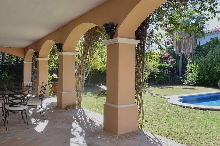 4 Zimmer Villa zu verkaufen in Nueva Andalucia mit Pool Garage - 1.700.000 € (Ref: 9553892)