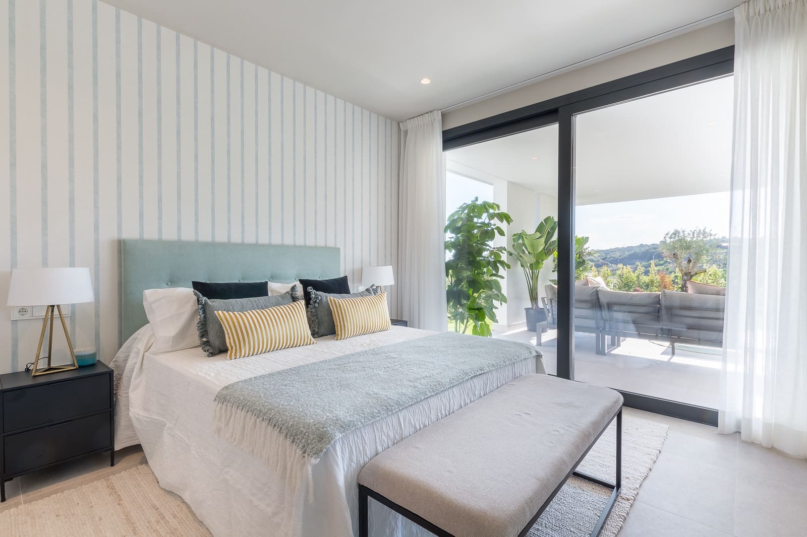 2 bedroom Apartment for sale in Estepona with pool garage - € 290,000 (Ref: 9553905)