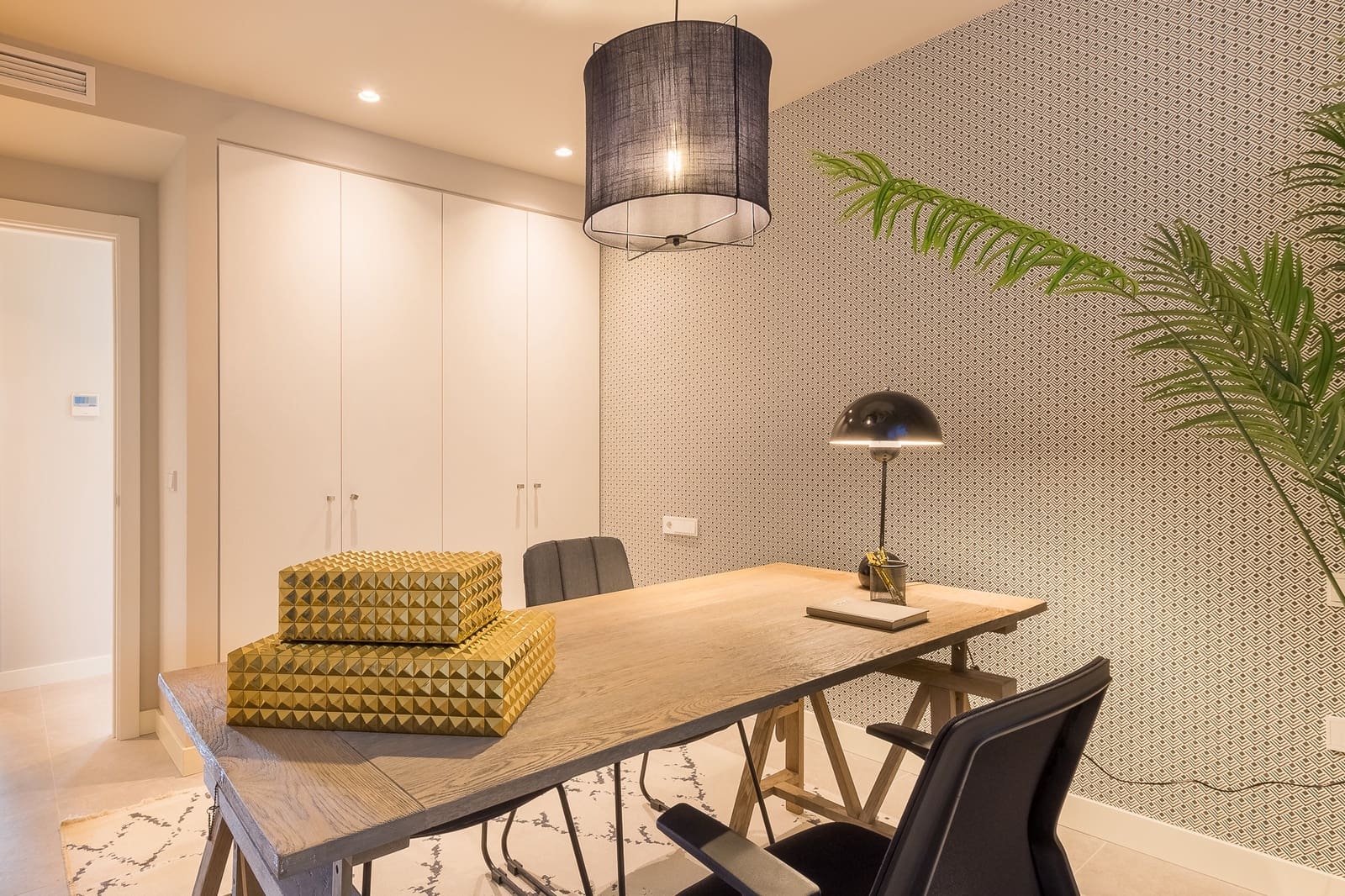 2 bedroom Apartment for sale in Estepona with pool garage - € 290,000 (Ref: 9553905)