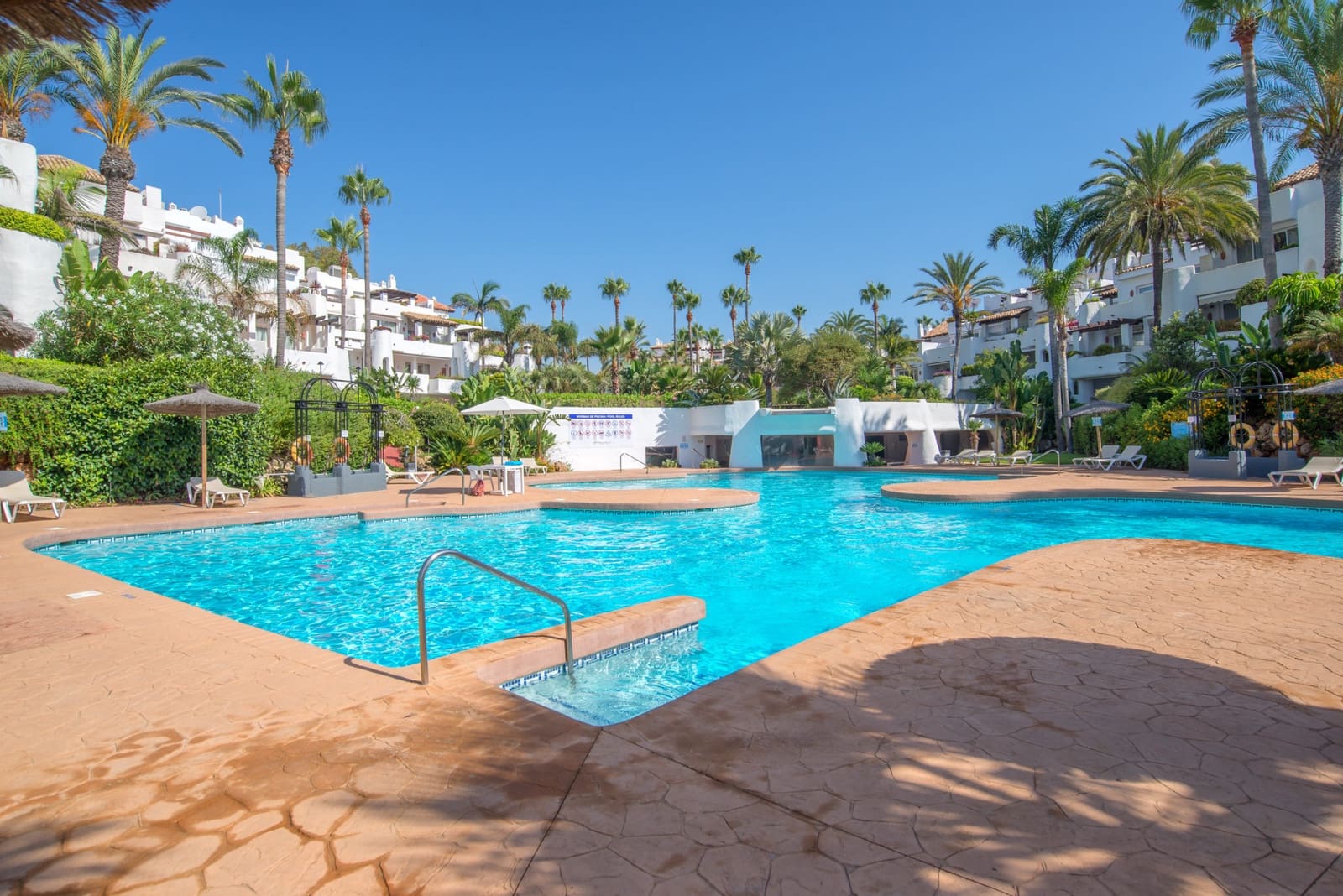 2 bedroom Apartment for sale in Marbella with pool garage - € 780,000 (Ref: 9553909)