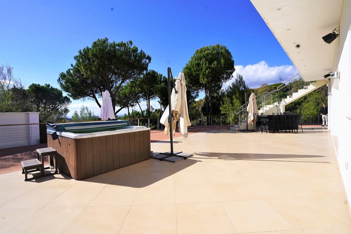 4 slaapkamer Villa te koop in La Heredia met zwembad garage - € 1.900.000 (Ref: 9553911)