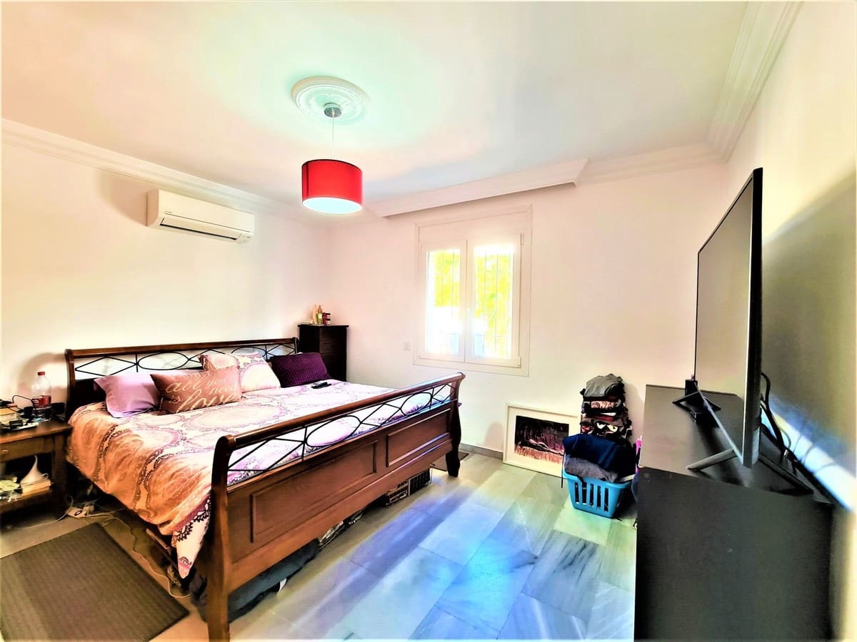 4 Zimmer Villa zu verkaufen in Nueva Andalucia mit Pool - 1.279.000 € (Ref: 9553912)