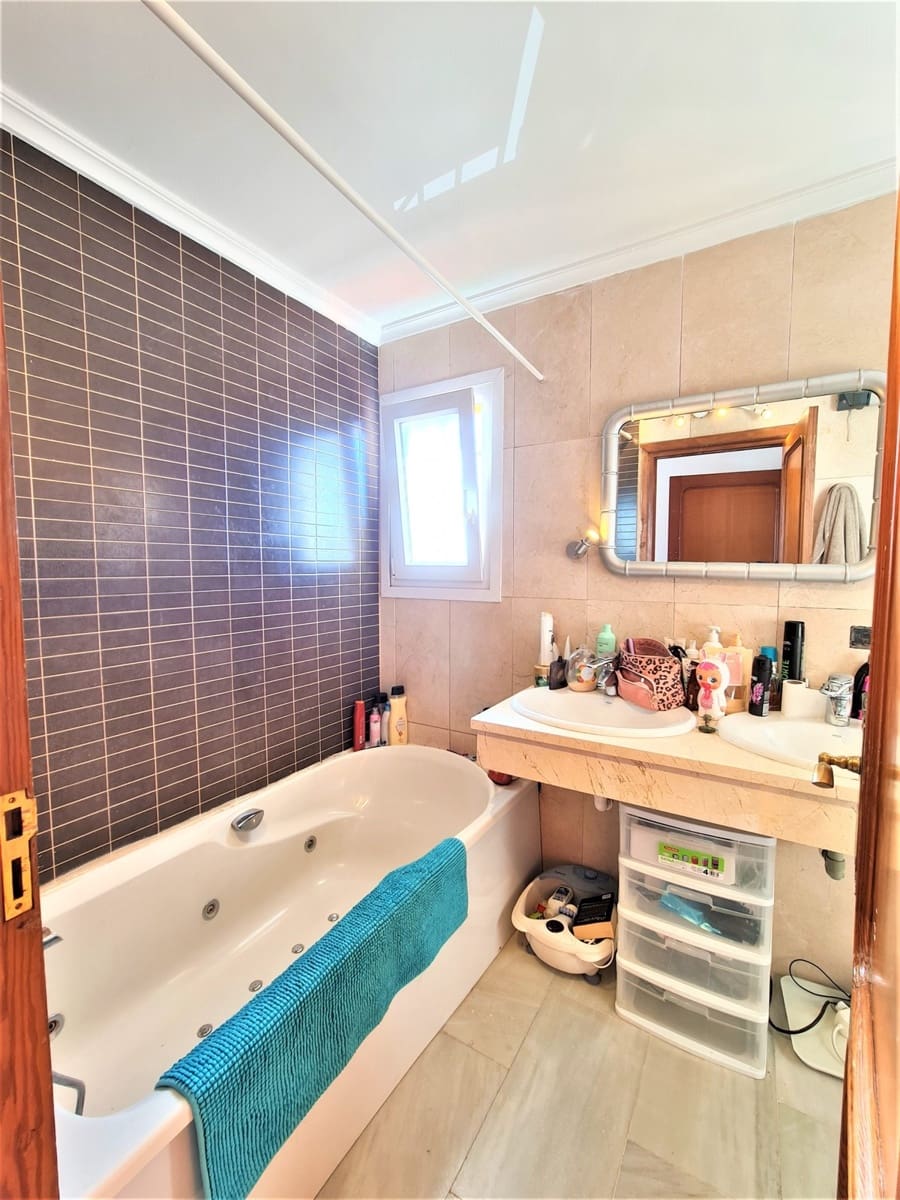 4 Zimmer Villa zu verkaufen in Nueva Andalucia mit Pool - 1.279.000 € (Ref: 9553912)