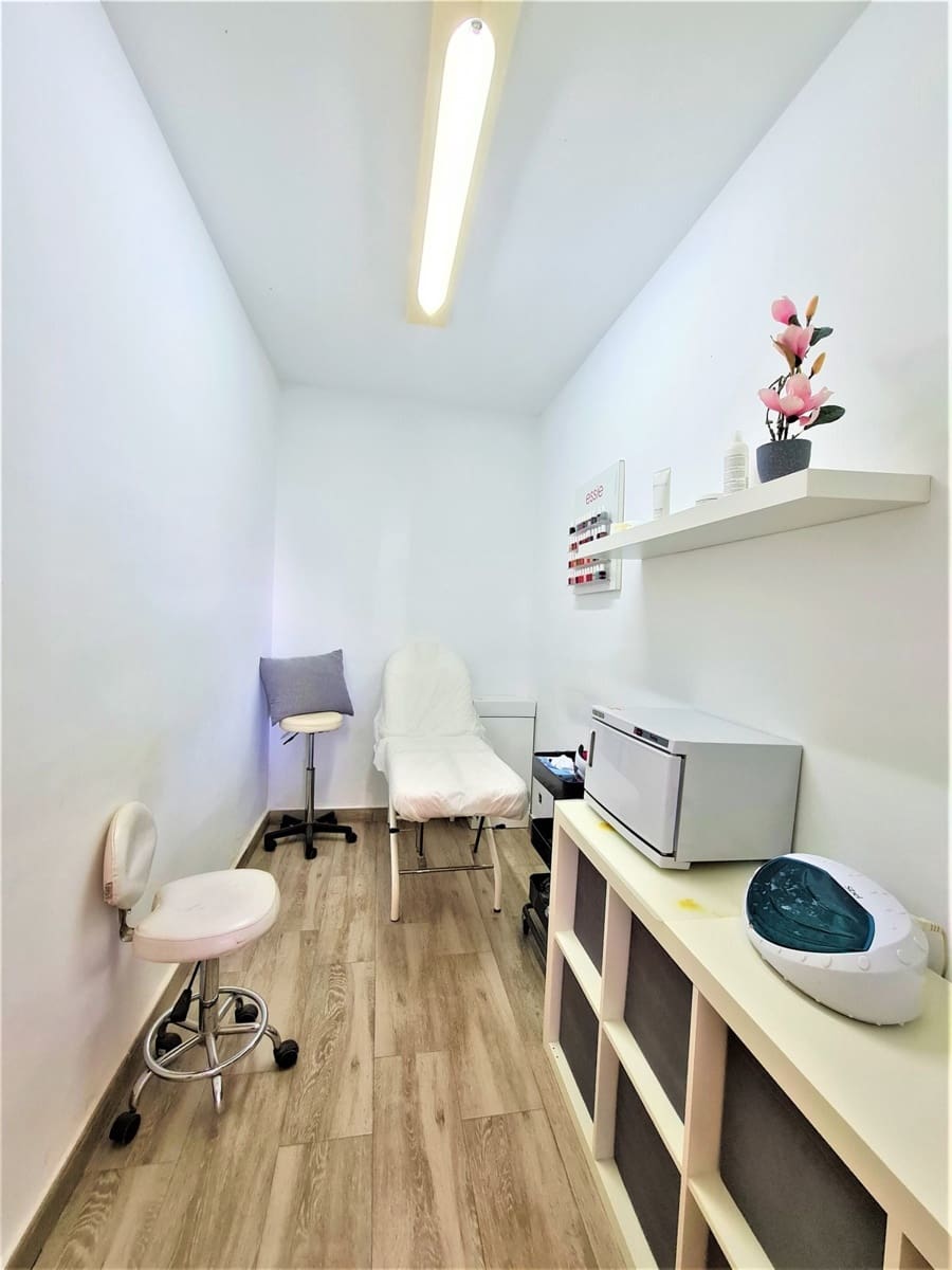 4 Zimmer Villa zu verkaufen in Nueva Andalucia mit Pool - 1.279.000 € (Ref: 9553912)