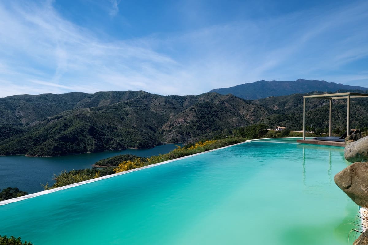 5 slaapkamer Villa te koop in Istan met zwembad garage - € 3.495.000 (Ref: 9553938)