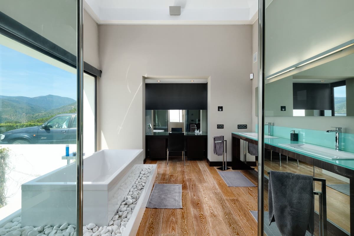 5 slaapkamer Villa te koop in Istan met zwembad garage - € 3.495.000 (Ref: 9553938)