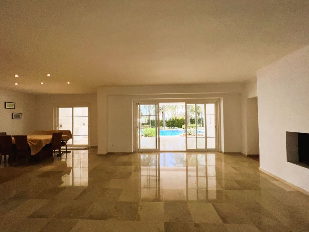 6 Zimmer Villa zu verkaufen in El Paraiso mit Pool Garage - 1.995.000 € (Ref: 9553957)