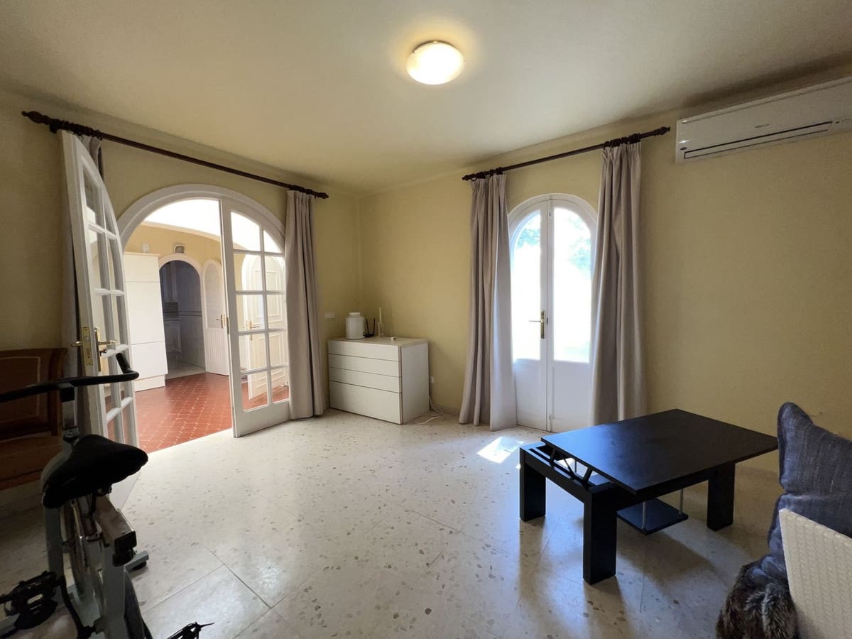 6 Zimmer Villa zu verkaufen in El Paraiso mit Pool Garage - 1.995.000 € (Ref: 9553957)