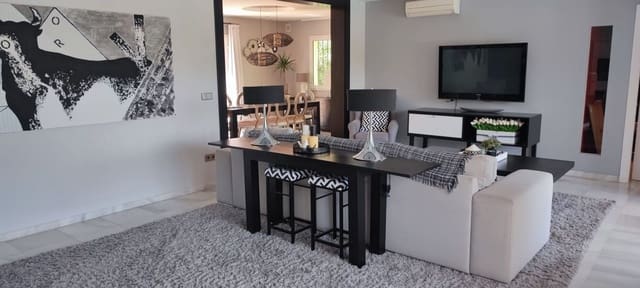 Chalet de 4 habitaciones en Nueva Andalucia, Marbella en venta con piscina garaje - 1.600.000 € (Ref: 9553988)