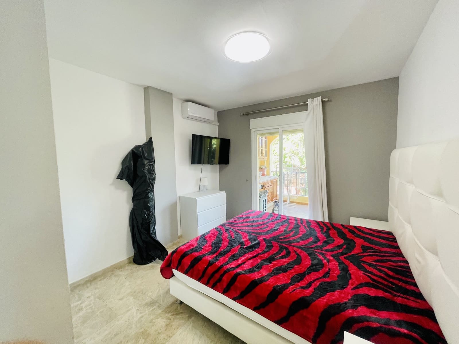 3 sypialnia Apartament na sprzedaż w Nueva Andalucia z basenem - 425 000 € (Ref: 9554003)