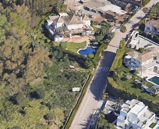 Building Plot for sale in Nueva Andalucia, Marbella - € 1,790,000 (Ref: 9554005)