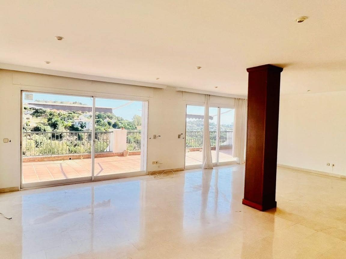 3 slaapkamer Appartement te koop in La Quinta met zwembad garage - € 750.000 (Ref: 9554026)