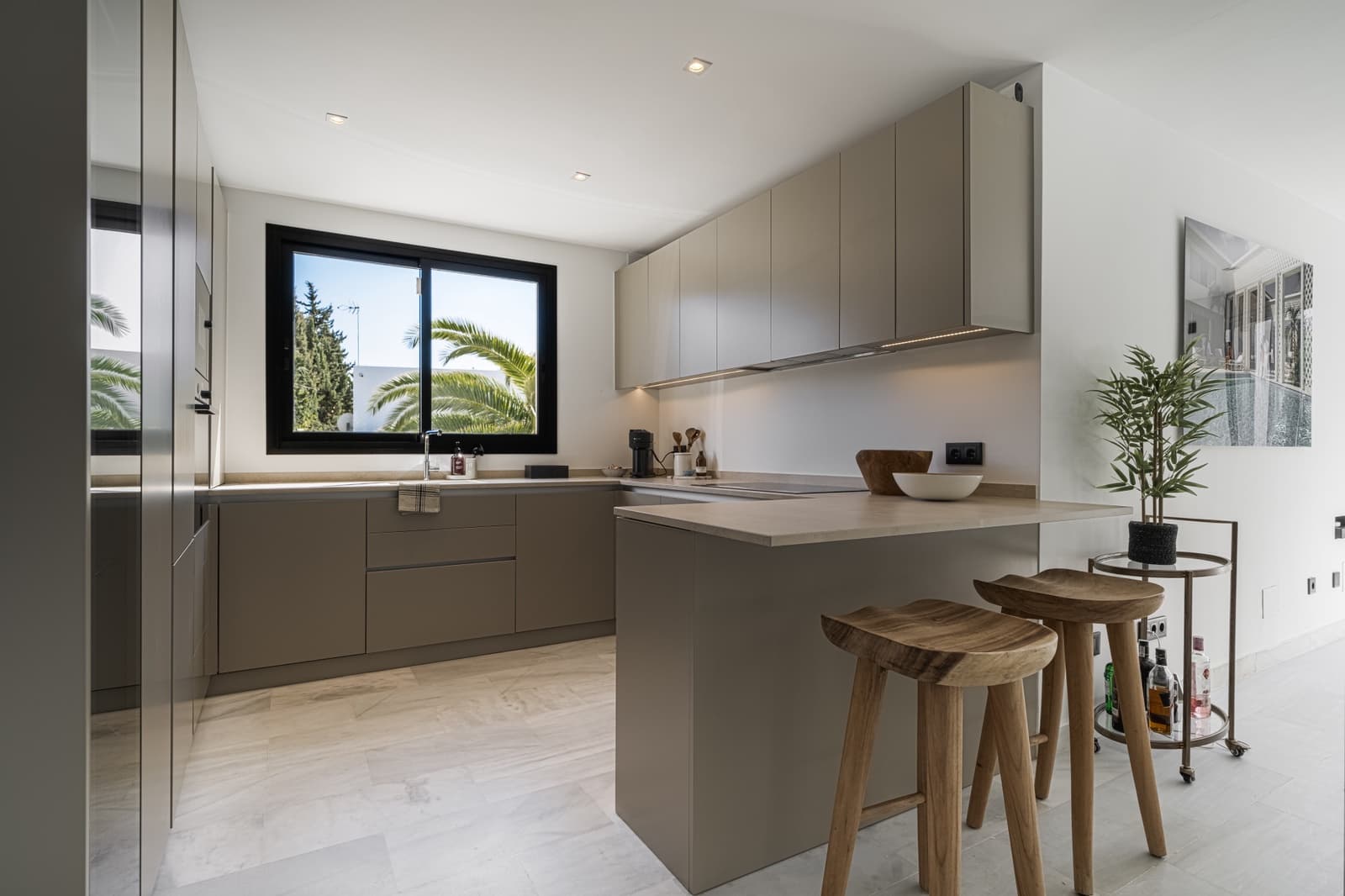 5 bedroom Villa for sale in Marbella with pool - € 2,295,000 (Ref: 9554078)