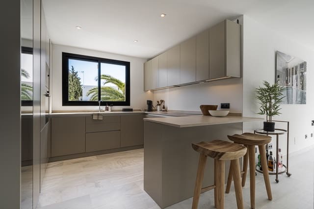 5 bedroom Villa for sale in Marbella with pool - € 2,295,000 (Ref: 9554078)