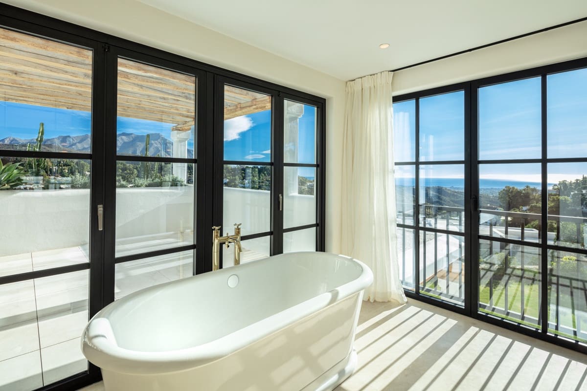 6 slaapkamer Villa te koop in El Madronal met zwembad garage - € 4.500.000 (Ref: 9554092)