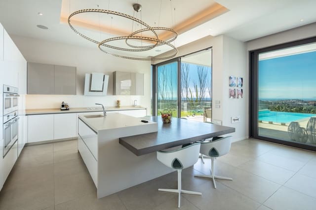 7 bedroom Villa for sale in Marbella with pool garage - € 5,850,000 (Ref: 9554110)