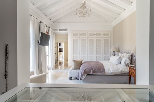 Chalet de 7 habitaciones en Marbella en venta con piscina garaje - 3.875.000 € (Ref: 9554116)