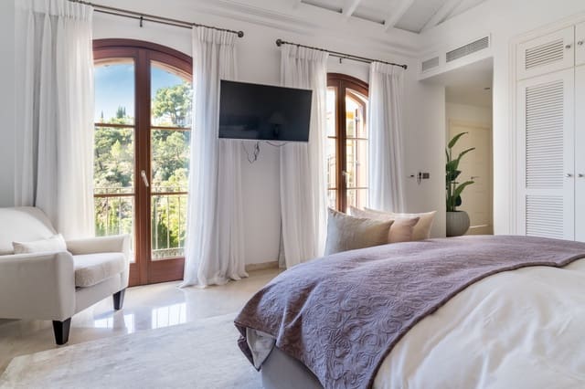 Chalet de 7 habitaciones en Marbella en venta con piscina garaje - 3.875.000 € (Ref: 9554116)