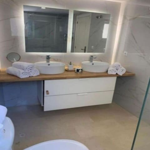 Apartamento de 3 habitaciones en Marbella en venta con piscina garaje - 495.000 € (Ref: 9554120)