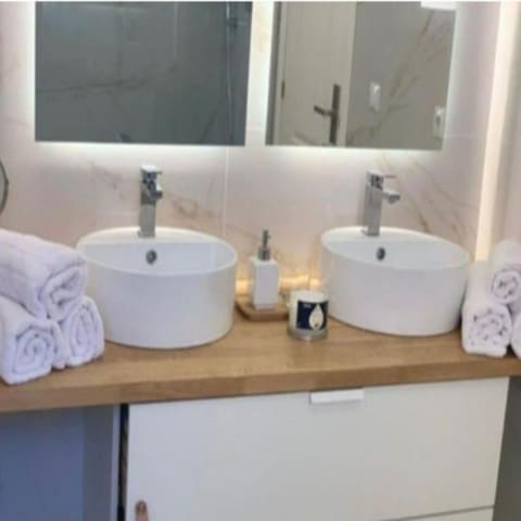 Apartamento de 3 habitaciones en Marbella en venta con piscina garaje - 495.000 € (Ref: 9554120)