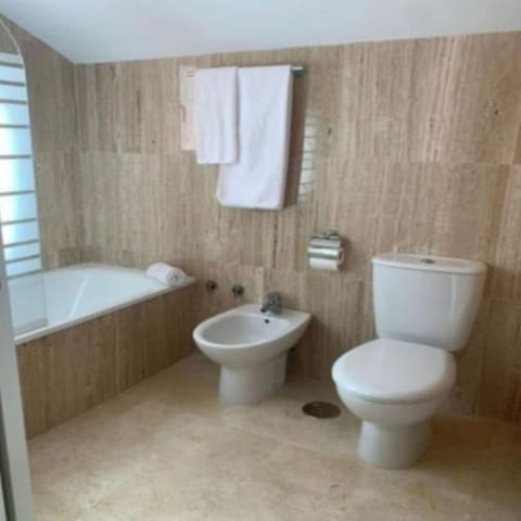 Apartamento de 3 habitaciones en Marbella en venta con piscina garaje - 495.000 € (Ref: 9554120)