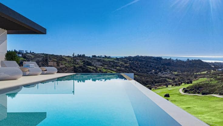 3 bedroom Villa for sale in Estepona with pool garage - € 1,118,000 (Ref: 9554122)