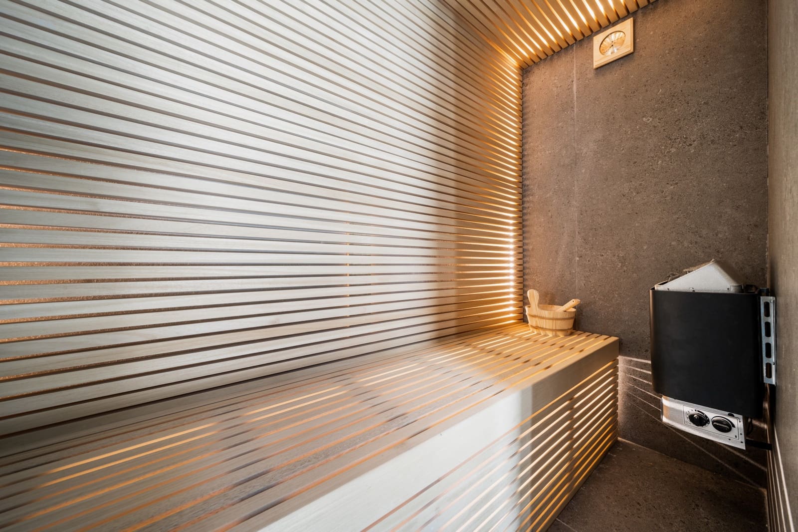 4 bedroom Villa for sale in Marbella with pool garage - € 2,995,000 (Ref: 9554123)