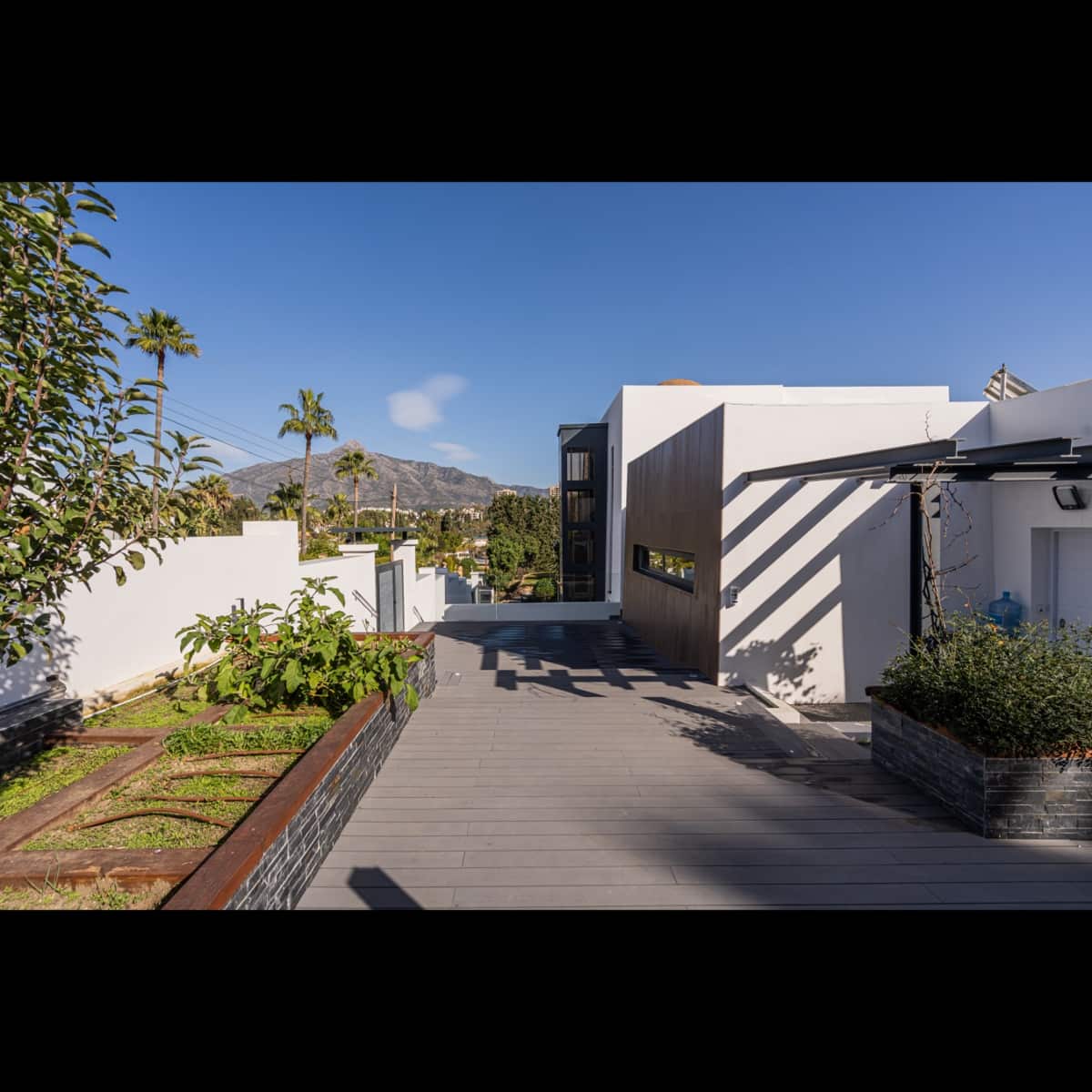 Chalet de 7 habitaciones en Nueva Andalucia en venta con piscina garaje - 8.000.000 € (Ref: 9554126)