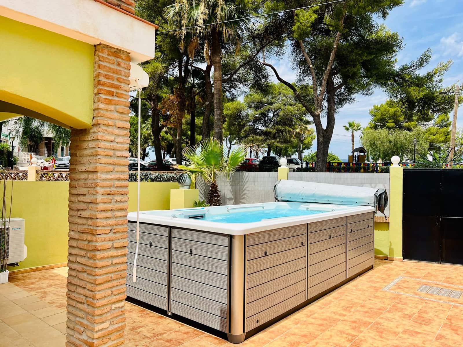 4 soveværelse Villa til salg i Nueva Andalucia med swimmingpool garage - € 720.000 (Ref: 9554134)