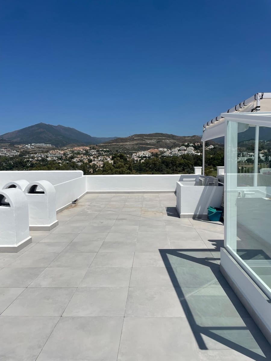 2 bedroom Apartment for sale in Marbella with pool garage - € 549,950 (Ref: 9554136)