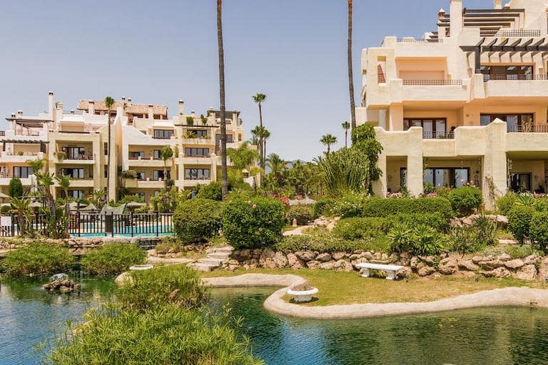 3 bedroom Apartment for sale in Estepona with pool garage - € 1,395,000 (Ref: 9554144)