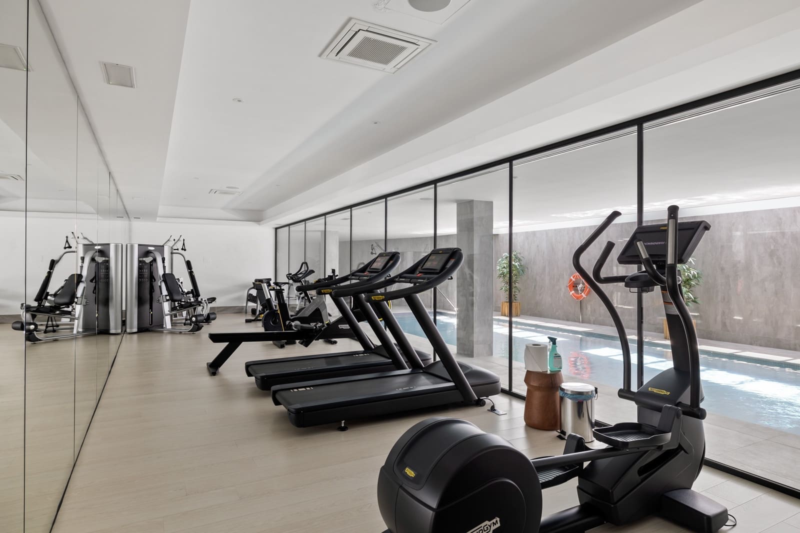 7 sypialnia Apartament na sprzedaż w Marbella z basenem garażem - 4 500 000 € (Ref: 9554148)