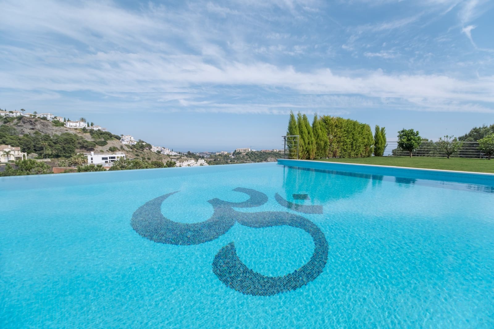 12 soveværelse Villa til salg i Marbella med swimmingpool garage - € 12.700.000 (Ref: 9554152)