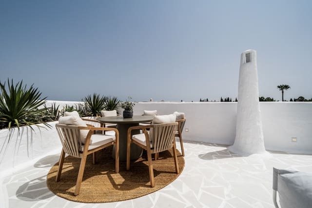 Apartamento de 2 habitaciones en Marbella en venta con piscina garaje - 895.000 € (Ref: 9554162)